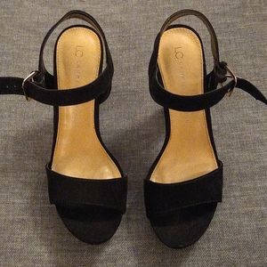 Black Lauren Conrad platform heels